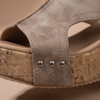 Isla Rivet Wedge